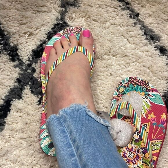 NWT Vera Bradley flip flops, Rumba, pink and green pattern, size medium (7-8) - Picture 1 of 9